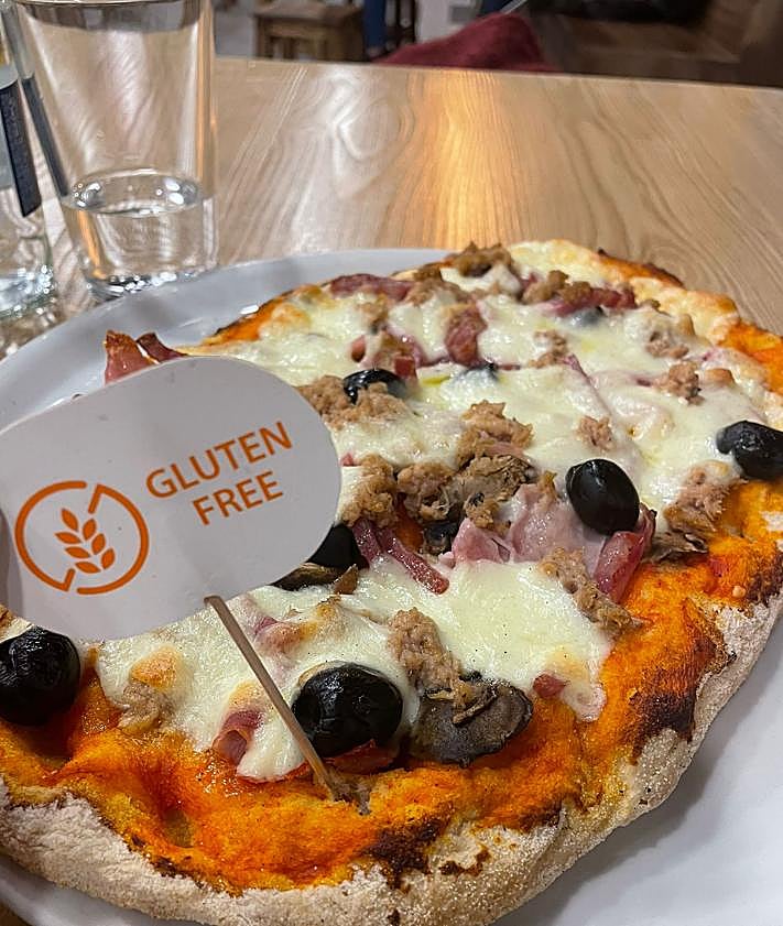 Imagen secundaria 2 - El local de Ronda Sur y una pizza sin gluten.