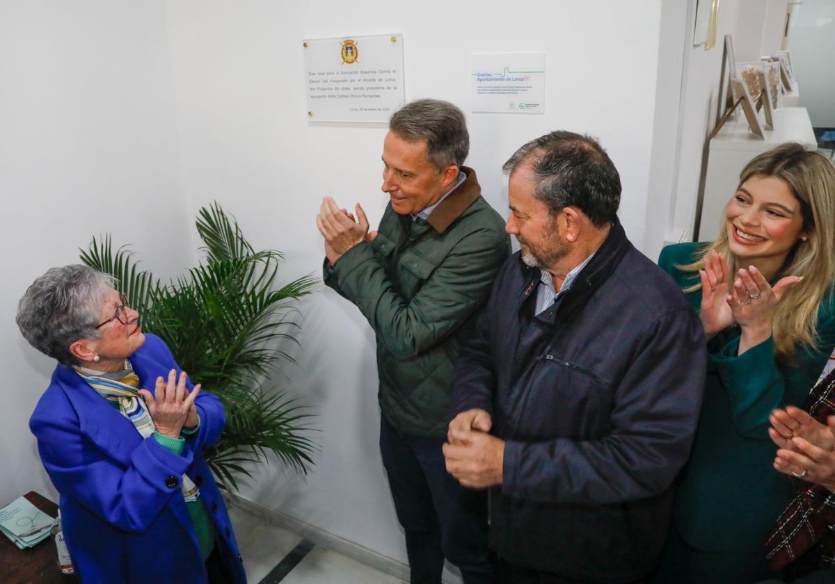 La presidenta de la asociación en Lorca, el alcalde, el presidente regional de la AECC, y la concejala de Ong, en la inauguración de la sede.