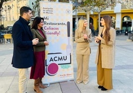 El presidente de Hostelor, las concejalas de Hostelería y Sanidad y la presidenta de Acmu durante la presentación de la iniciativa.