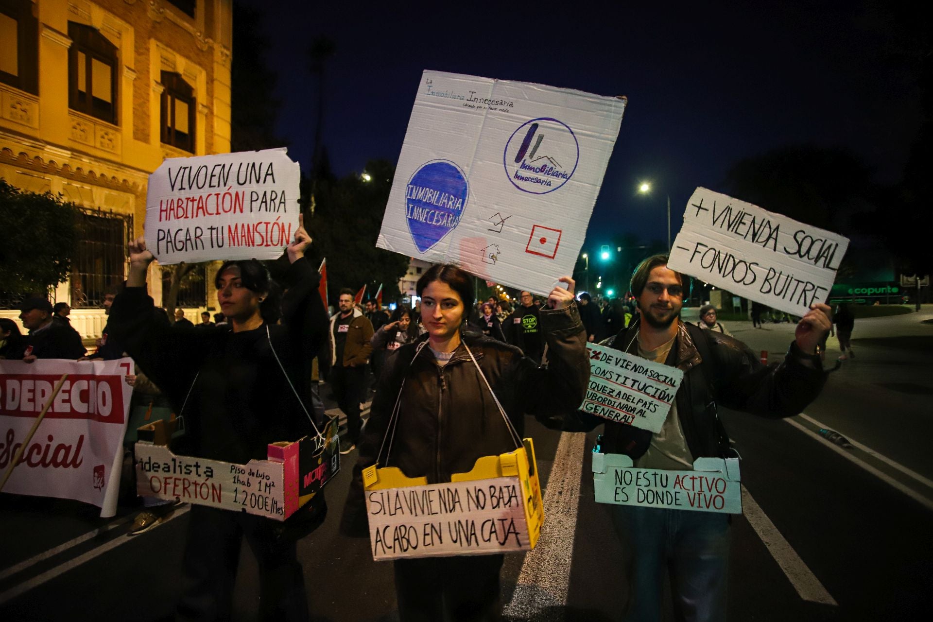 En imágenes, la marcha por la ILP por una vivienda digna