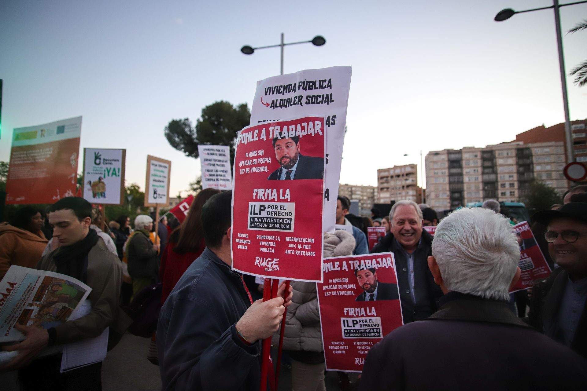 En imágenes, la marcha por la ILP por una vivienda digna