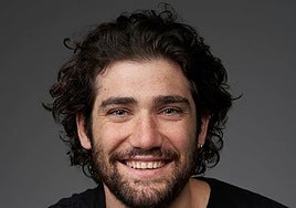 El madrileño Adrián Salzedo interpreta a Miguel Hernández.