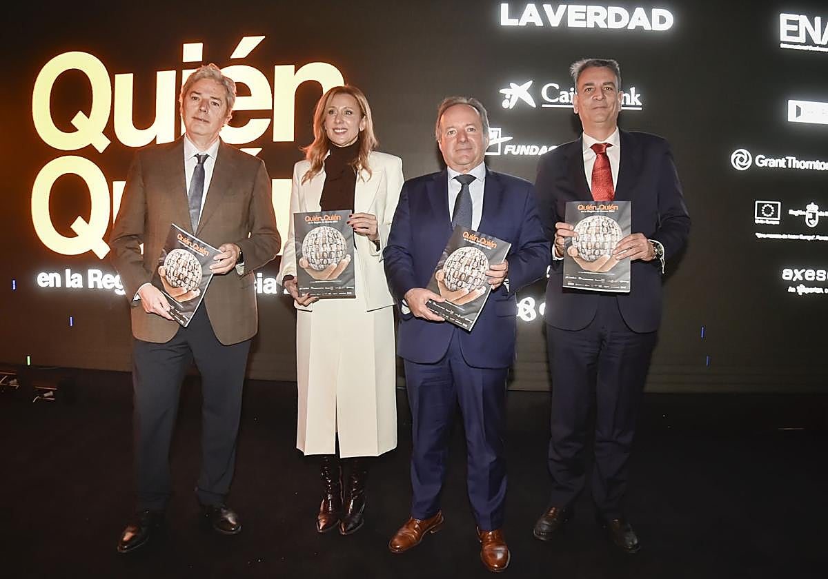 El director de LA VERDAD, Alberto Aguirre; la consejera de empresa, Marisa López; el presidente de la Fundación Universidad Empresa, Antonio Ballester, y el director general de ENAE, Miguel López.