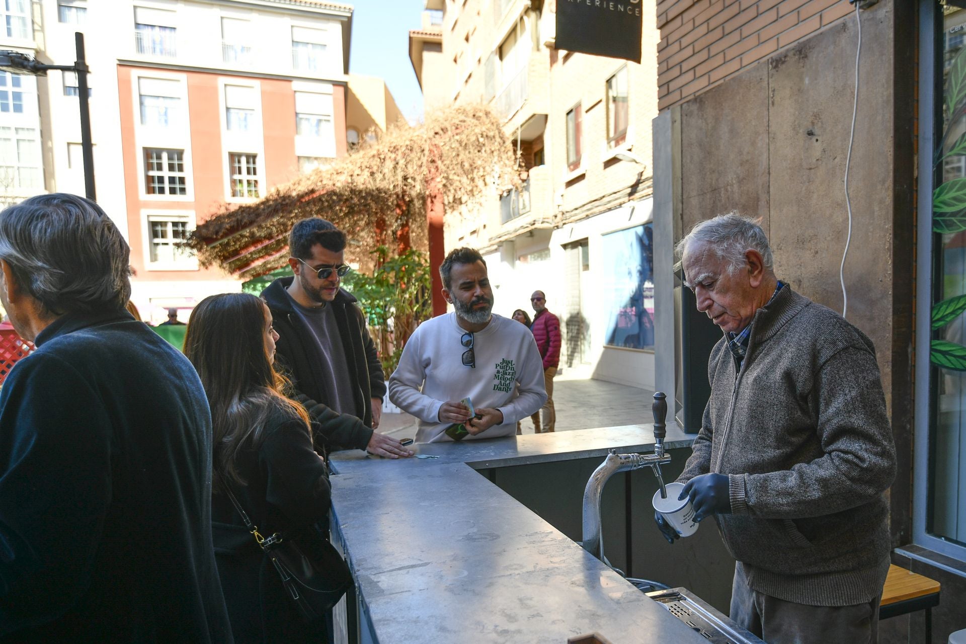 En imágenes, el cocido solidario en favor de la ELA celebrado en Murcia