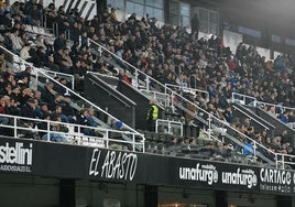 Imagen del palco del Cartagonova, este domingo, sin Belmonte, Breis ni ningún miembro de la directiva.