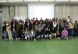 Participantes en la presentación del calendario de actividades de la Univeridad.