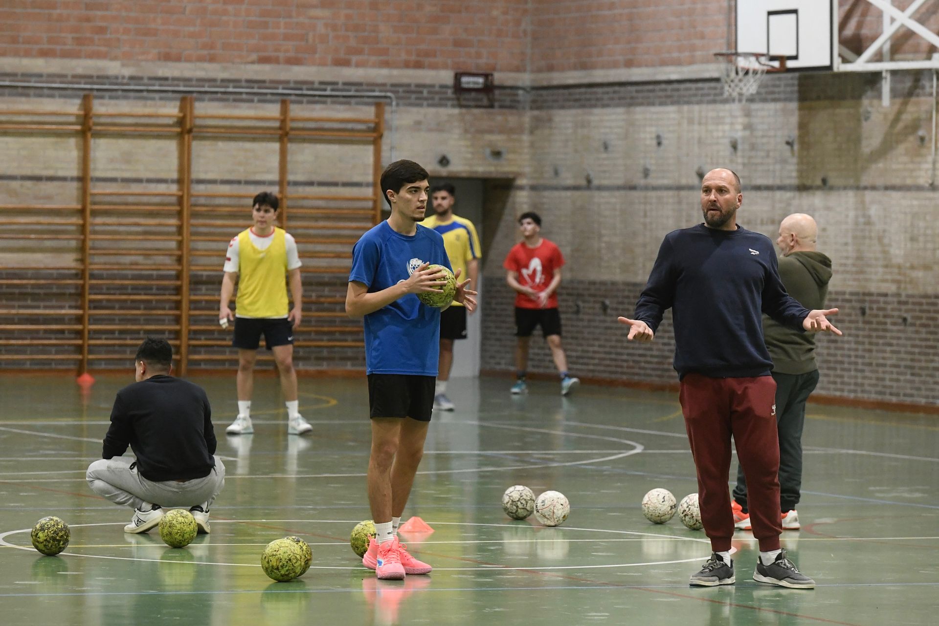 Entrenamiento del UCAM Balonmano, en imágenes