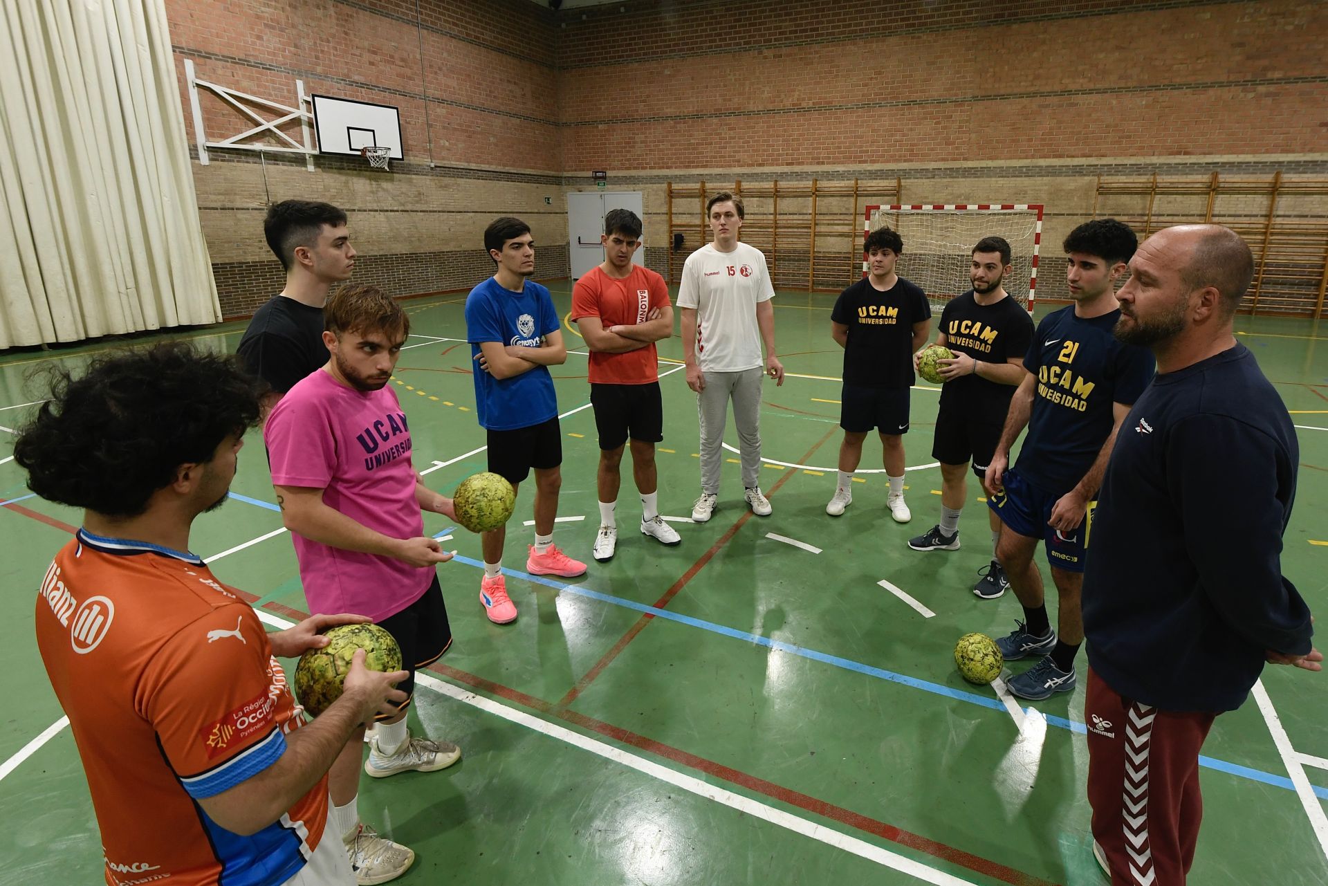 Entrenamiento del UCAM Balonmano, en imágenes