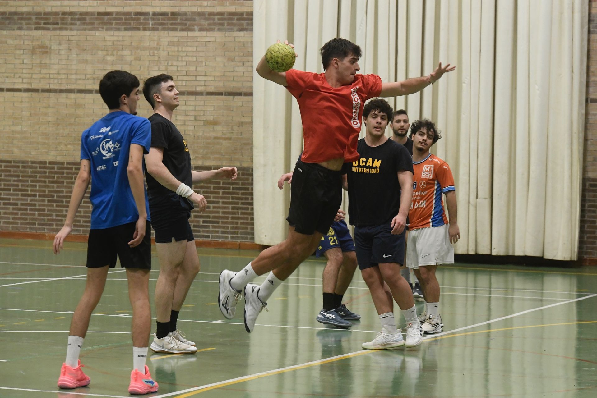 Entrenamiento del UCAM Balonmano, en imágenes