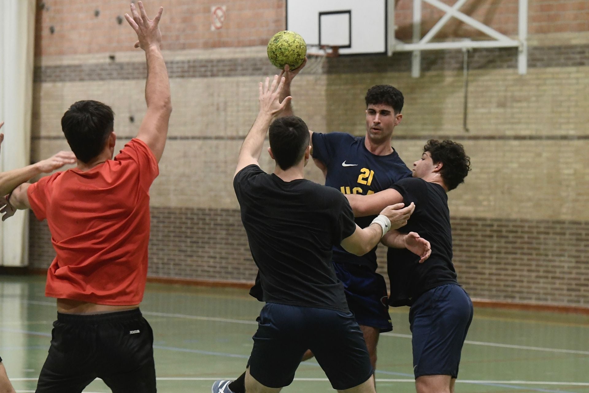 Entrenamiento del UCAM Balonmano, en imágenes