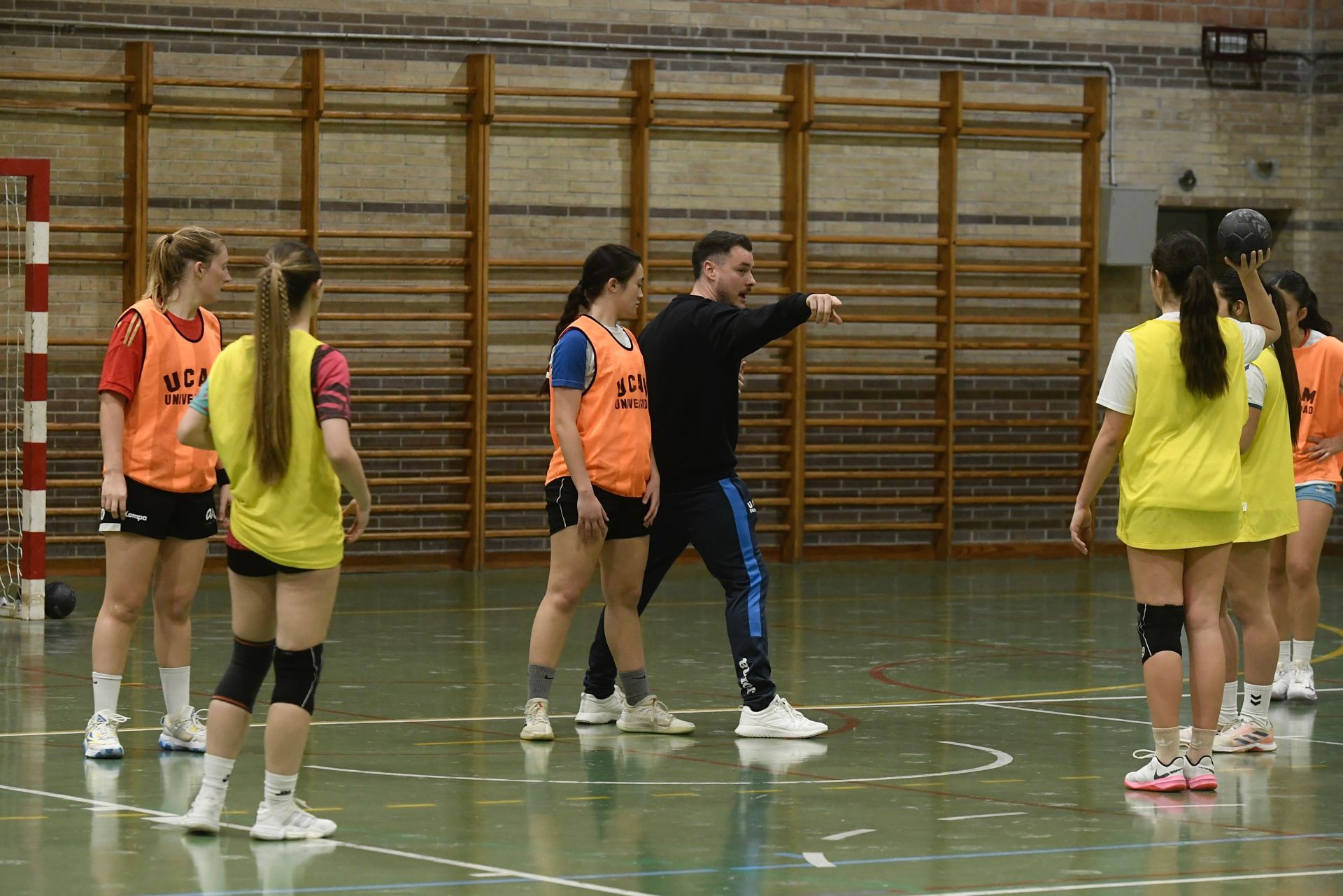 Entrenamiento del UCAM Balonmano, en imágenes