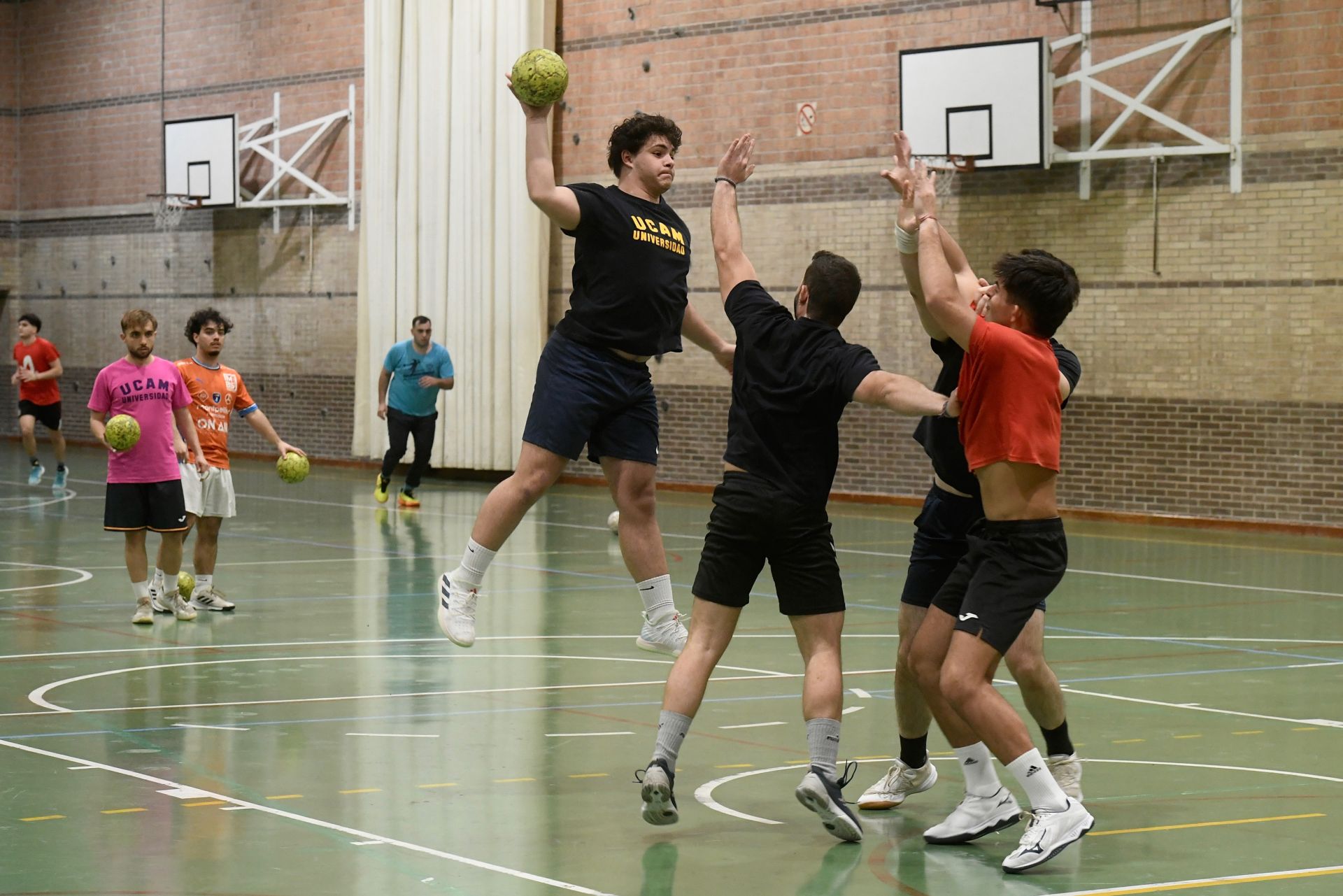 Entrenamiento del UCAM Balonmano, en imágenes