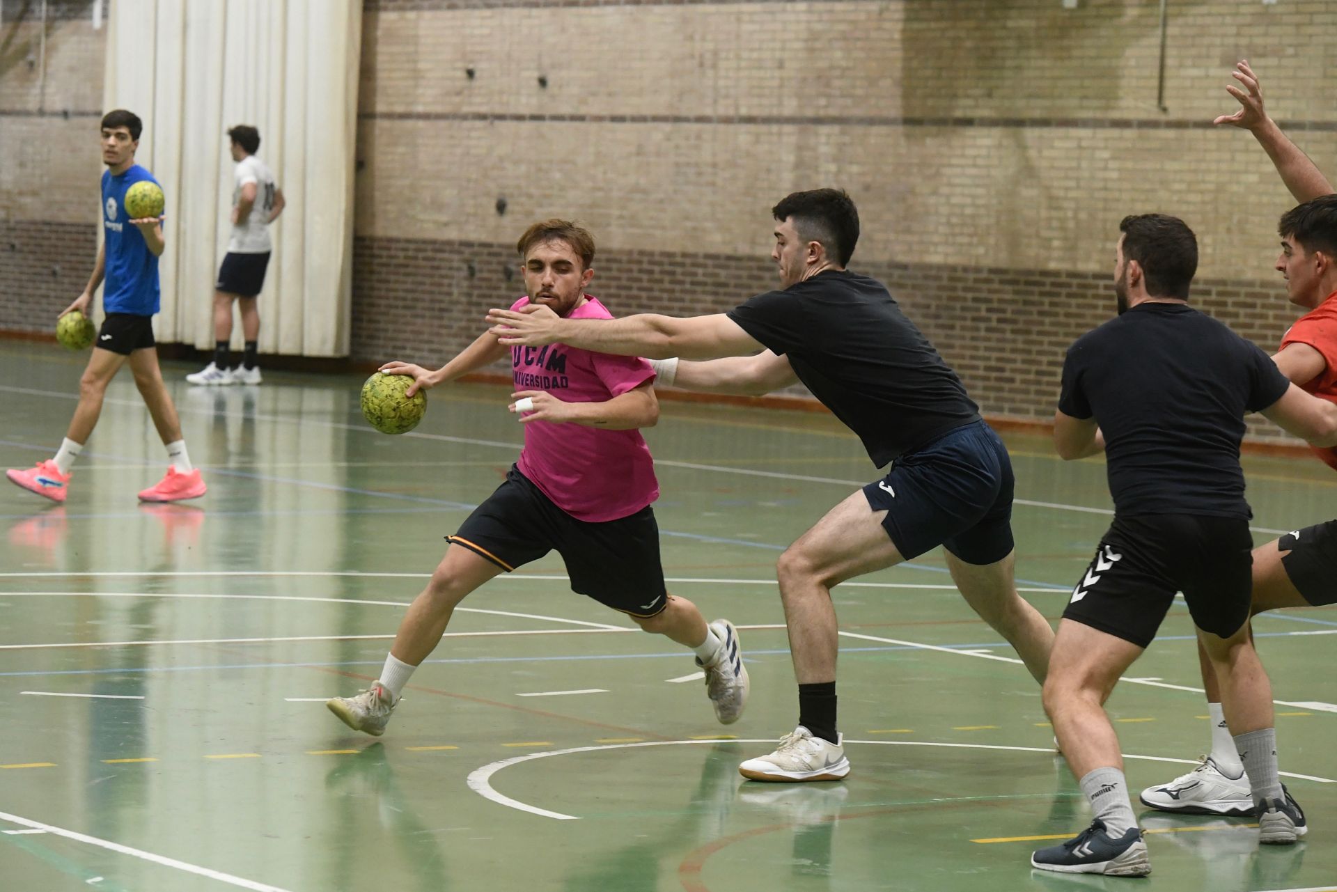 Entrenamiento del UCAM Balonmano, en imágenes