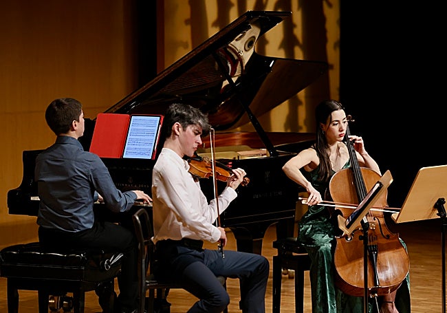 Carlos Marín Rayo (piano), Manuel De Almeida-Ferrer (violín) y Carla Peña Romero (violonchelo).