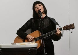 Alondra Bentley durante la celebración de un concierto solidario en la galería murciana T20.