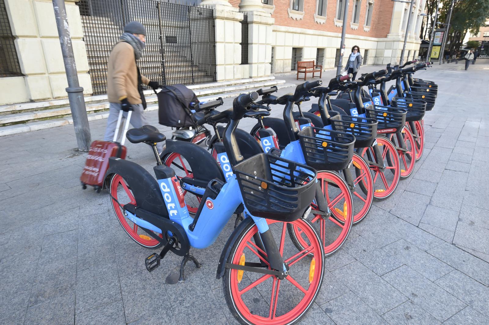 Las imágenes del estreno de las bicicletas eléctricas de alquiler en Murcia