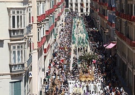 El cortejo de la Pollinica desfile por la calle Larios de la ciudad de Málaga