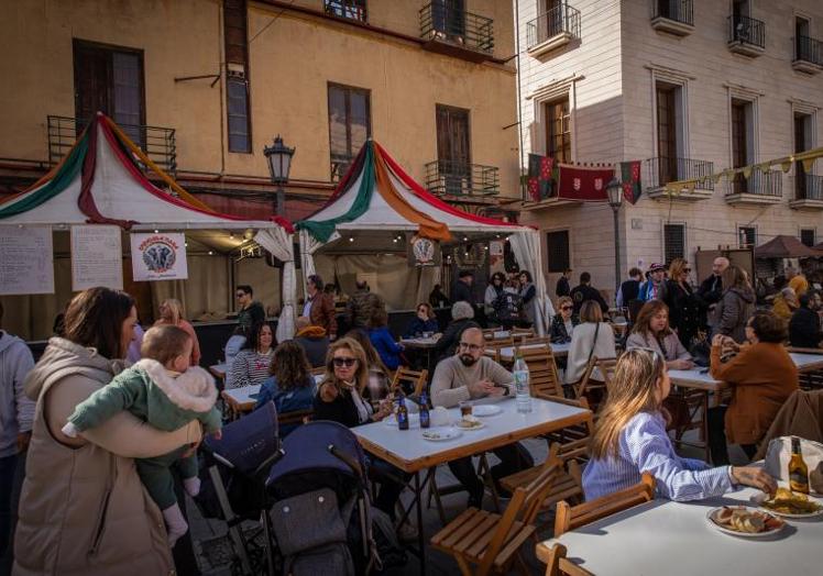 Tabernas instaladas el año pasado junto a la plaza Ramón Sijé.