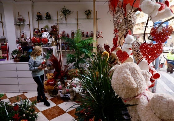 Un comercio del centro decorado para San Valentín.