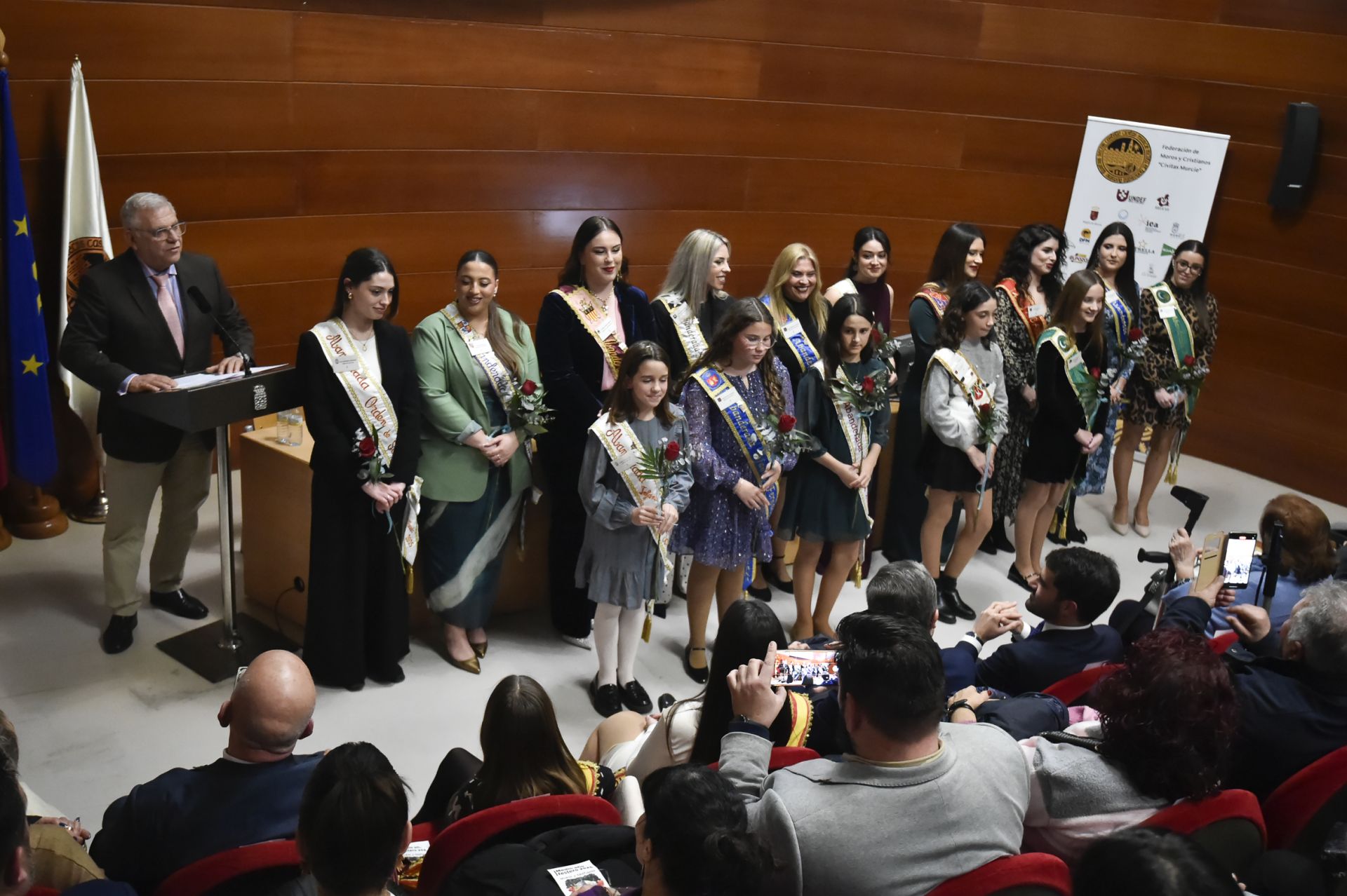 Presentación de las candidatas a abanderadas de Moros y Cristianos de Murcia, en imágenes