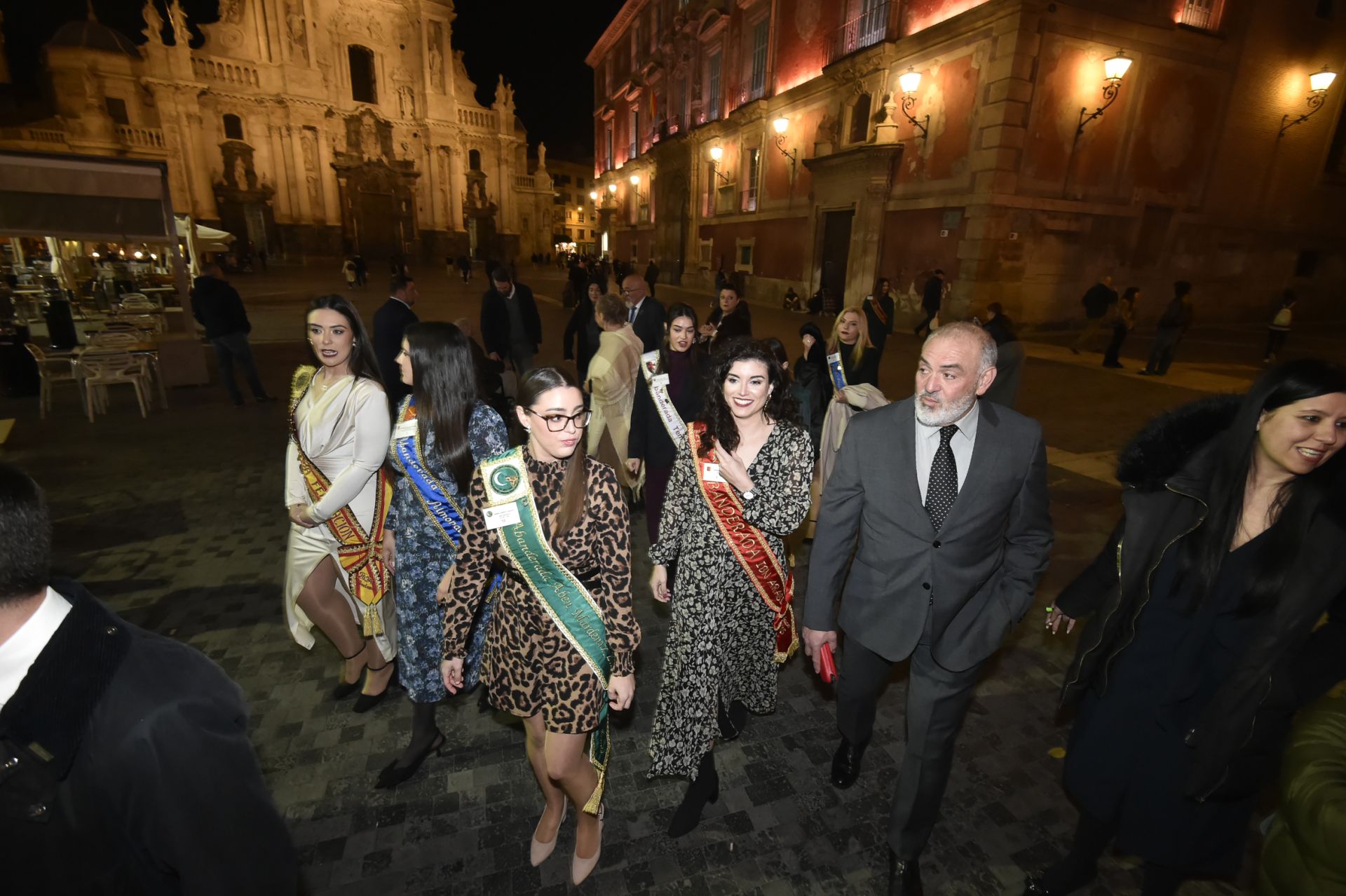 Presentación de las candidatas a abanderadas de Moros y Cristianos de Murcia, en imágenes