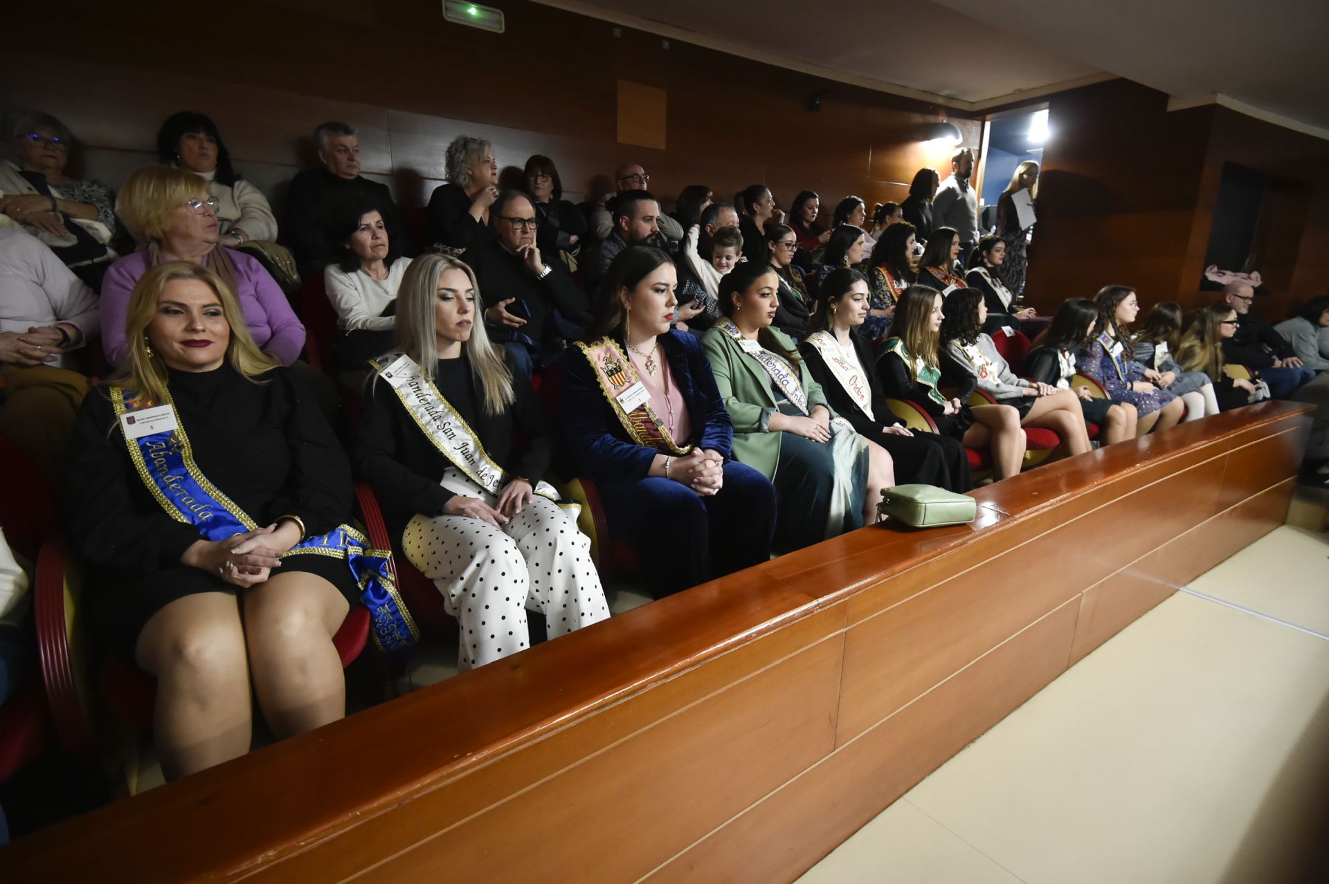 Presentación de las candidatas a abanderadas de Moros y Cristianos de Murcia, en imágenes