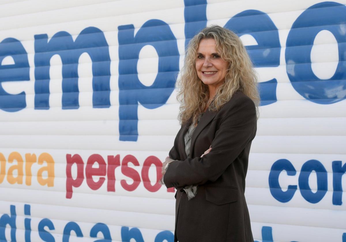 Amparo Merino, secretaria de Estado de Economía Social, en el centro de empleo de Feycsa, en Molina de Segura, el pasado jueves.