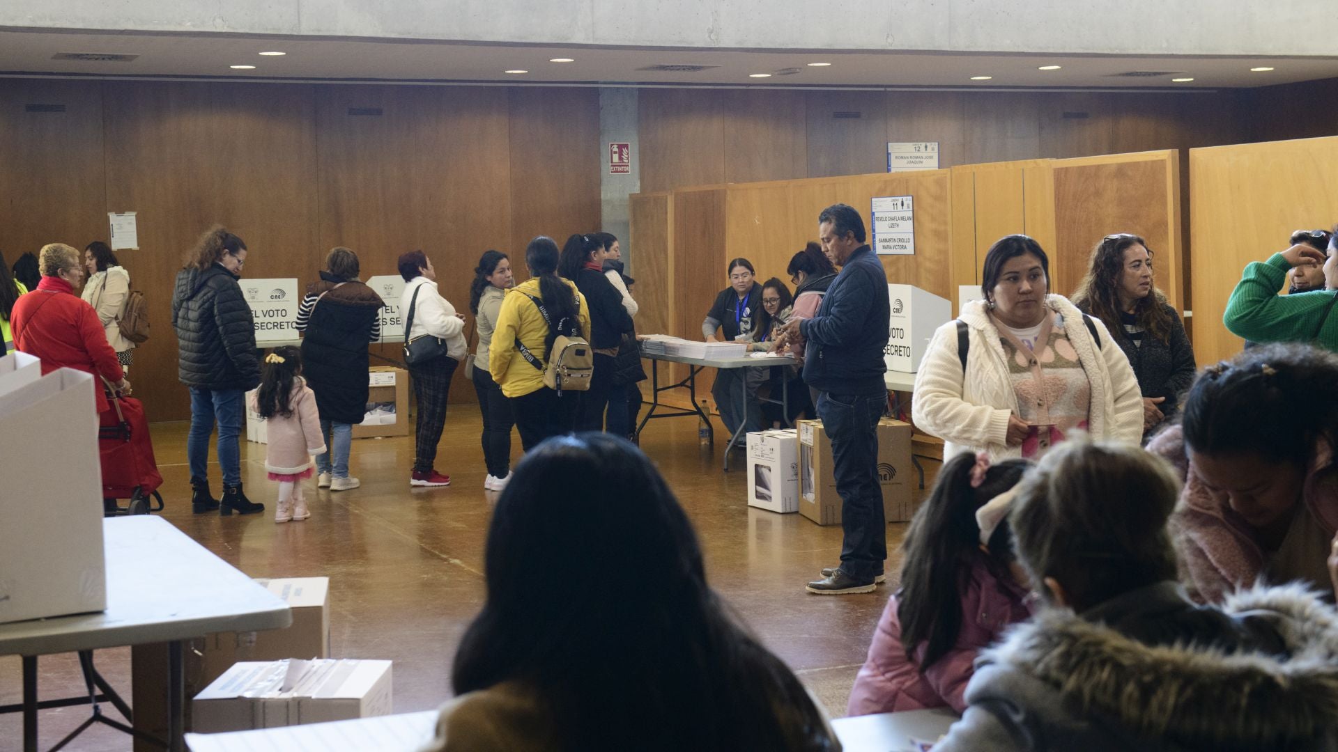 La votación para las elecciones de Ecuador en Murcia, en imágenes