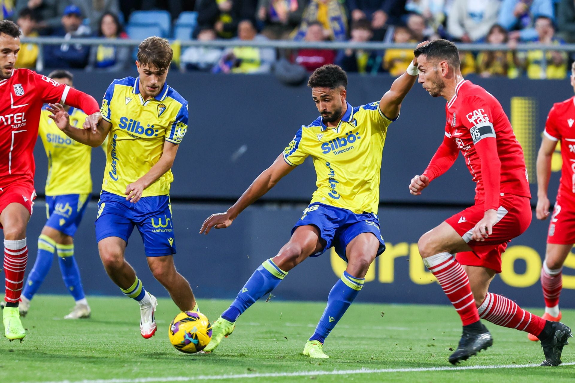 La derrota del Cartagena frente al Cádiz, en imágenes