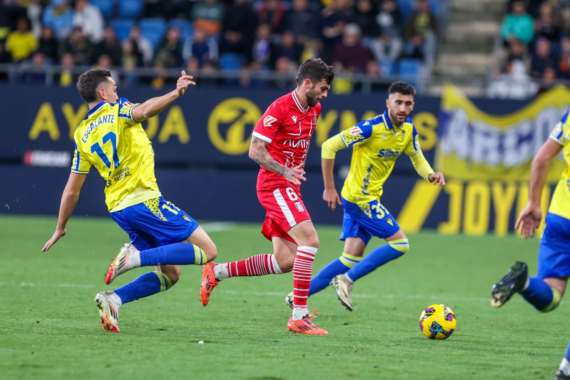 La derrota del Cartagena frente al Cádiz, en imágenes