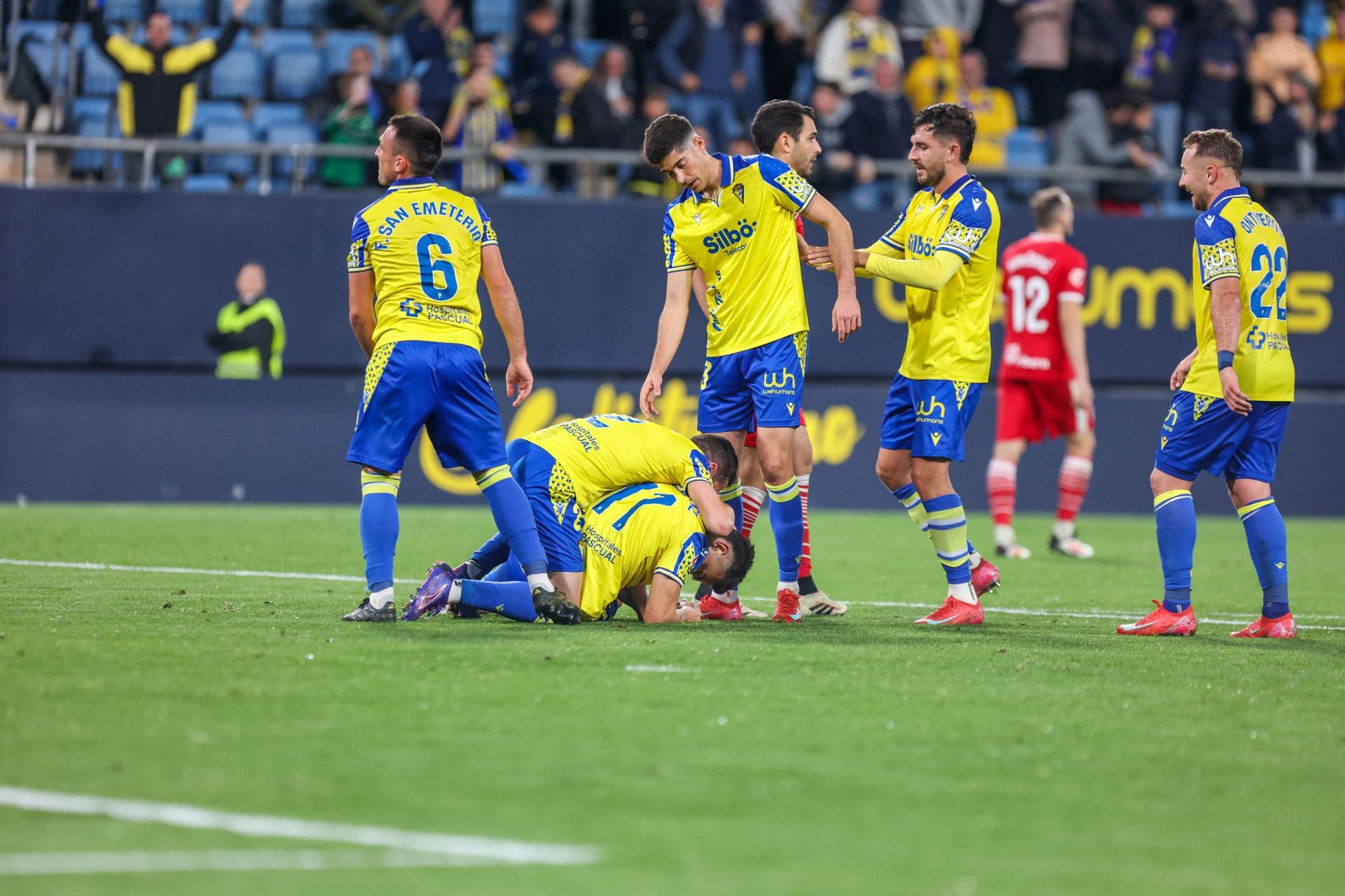 La derrota del Cartagena frente al Cádiz, en imágenes