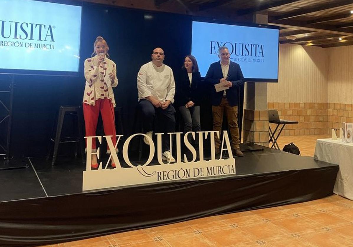 Estefanía García, Salvador Fernández, María Dolores Muñoz y Javier Dólera,e ste sábado, en la presentación del segundo número la revista.