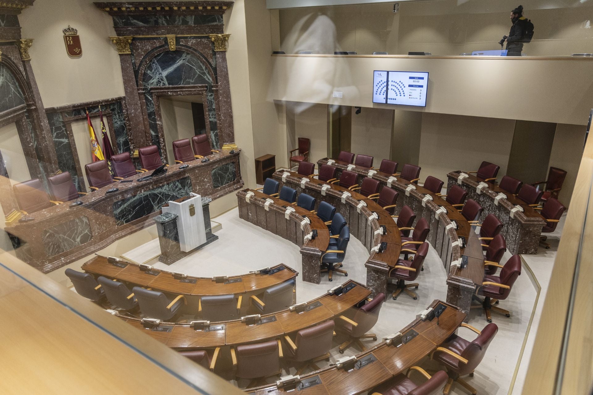 Así ha quedado el hemiciclo de la Asamblea Regional tras las obras, en imágenes