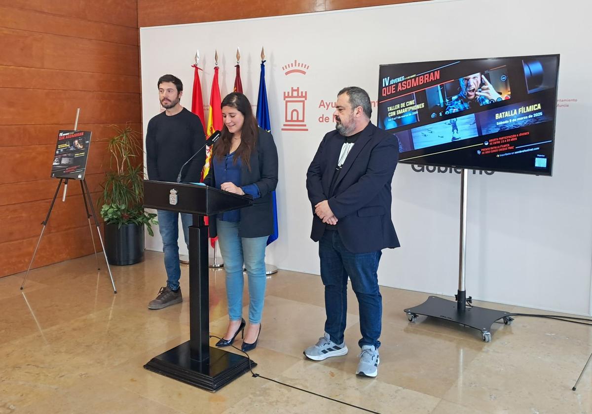 Sofía López Briones, concejala de Talento Joven y Espacios Públicos, durante la presentación de 'Jóvenes que asombran'.