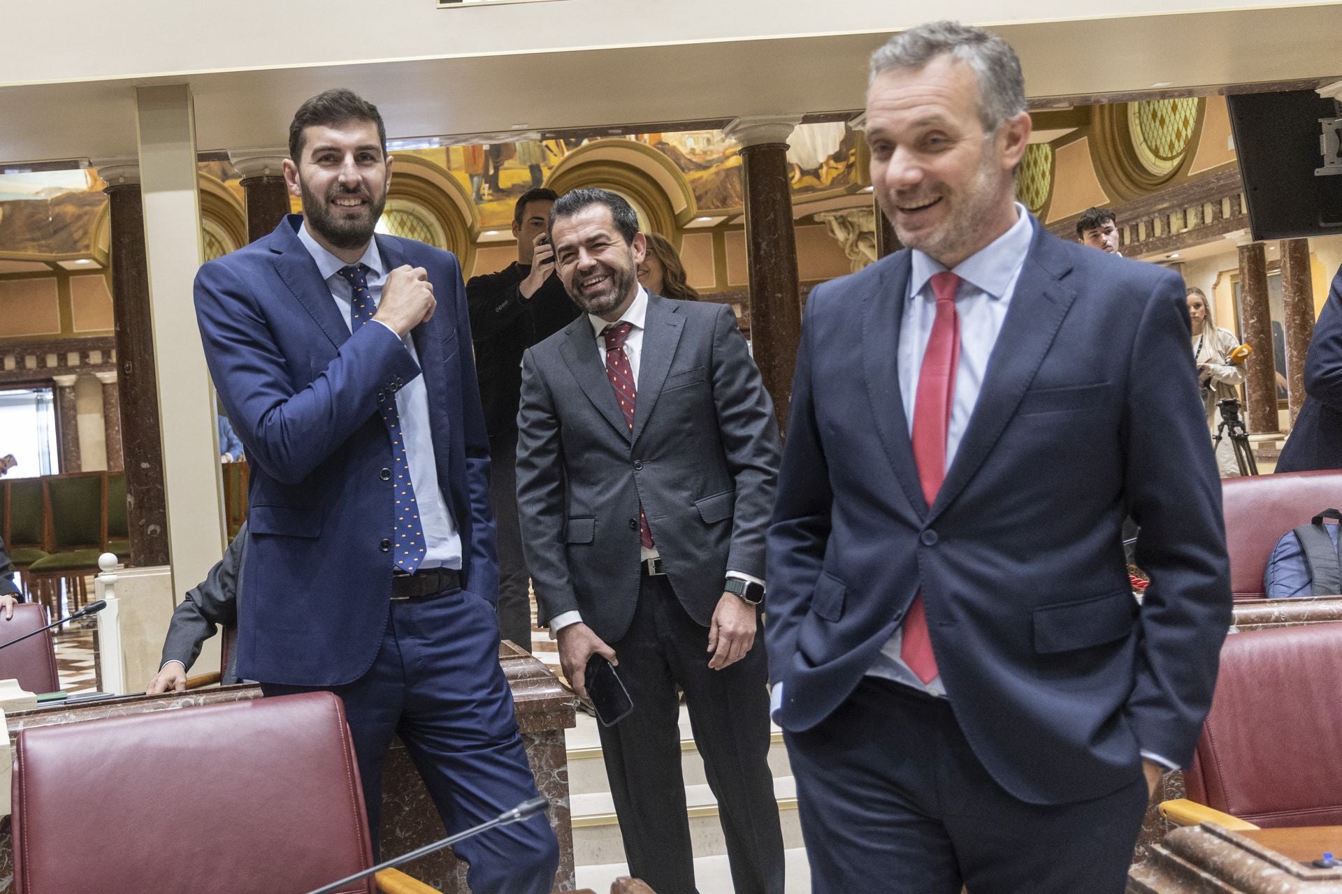 En imágenes, la Asamblea celebra el primer pleno tras su reforma