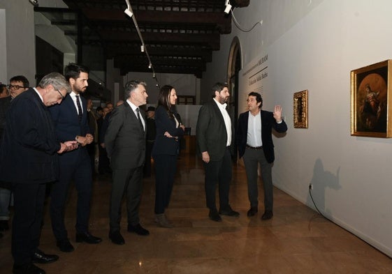 El presidente de la Comunidad Autónoma, Fernando López Miras, inauguró ayer la exposición con la consejera de Cultura, Carmen Conesa.