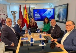 Un momento de la reunión de la consejera con los representantes de las Cámaras de Comercio y las asociaciones.