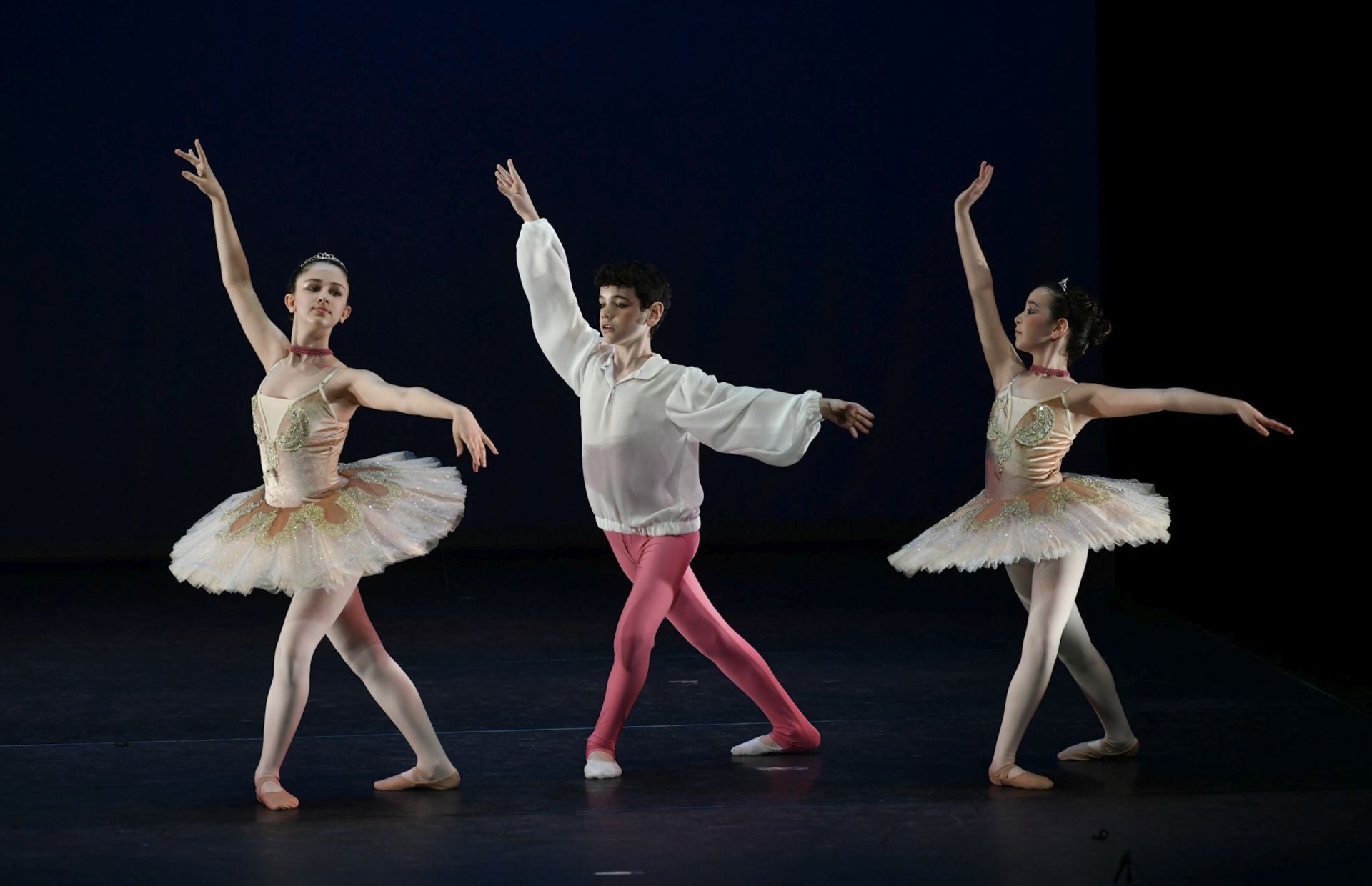 La primera gala de este miércoles del Conservatorio de Danza de Murcia, en imágenes