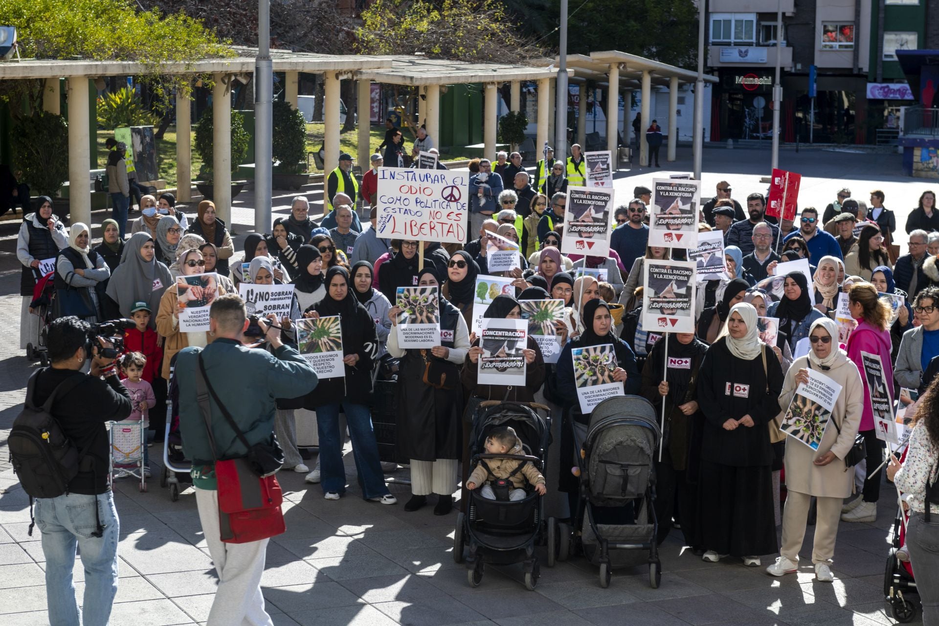 La concentración en Molina de Segura contra los «mensajes de odio» del &#039;vicealcalde&#039; de Vox, en imágenes