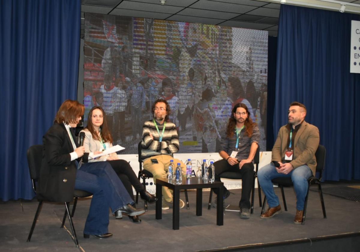 Participantes en la mesa redonda celebrada ayer en la Casa de la Cultura.