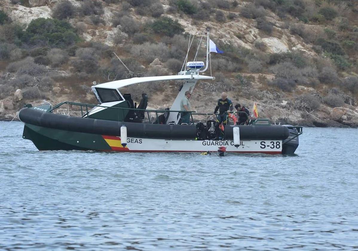 Una embarcación de los GEAS de la Guardia Civil, en una imagen de archivo.