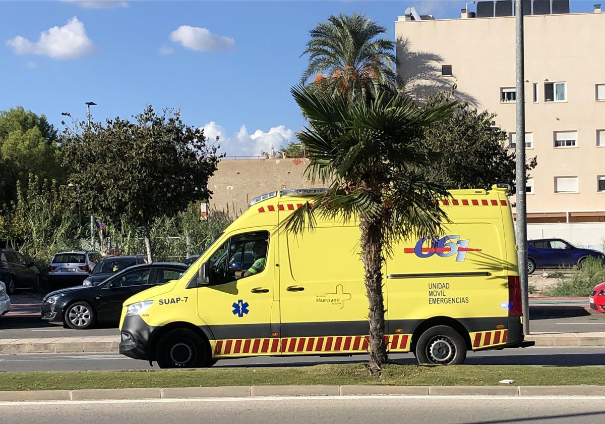 Una ambulancia en Murcia, en una imagen de archivo.