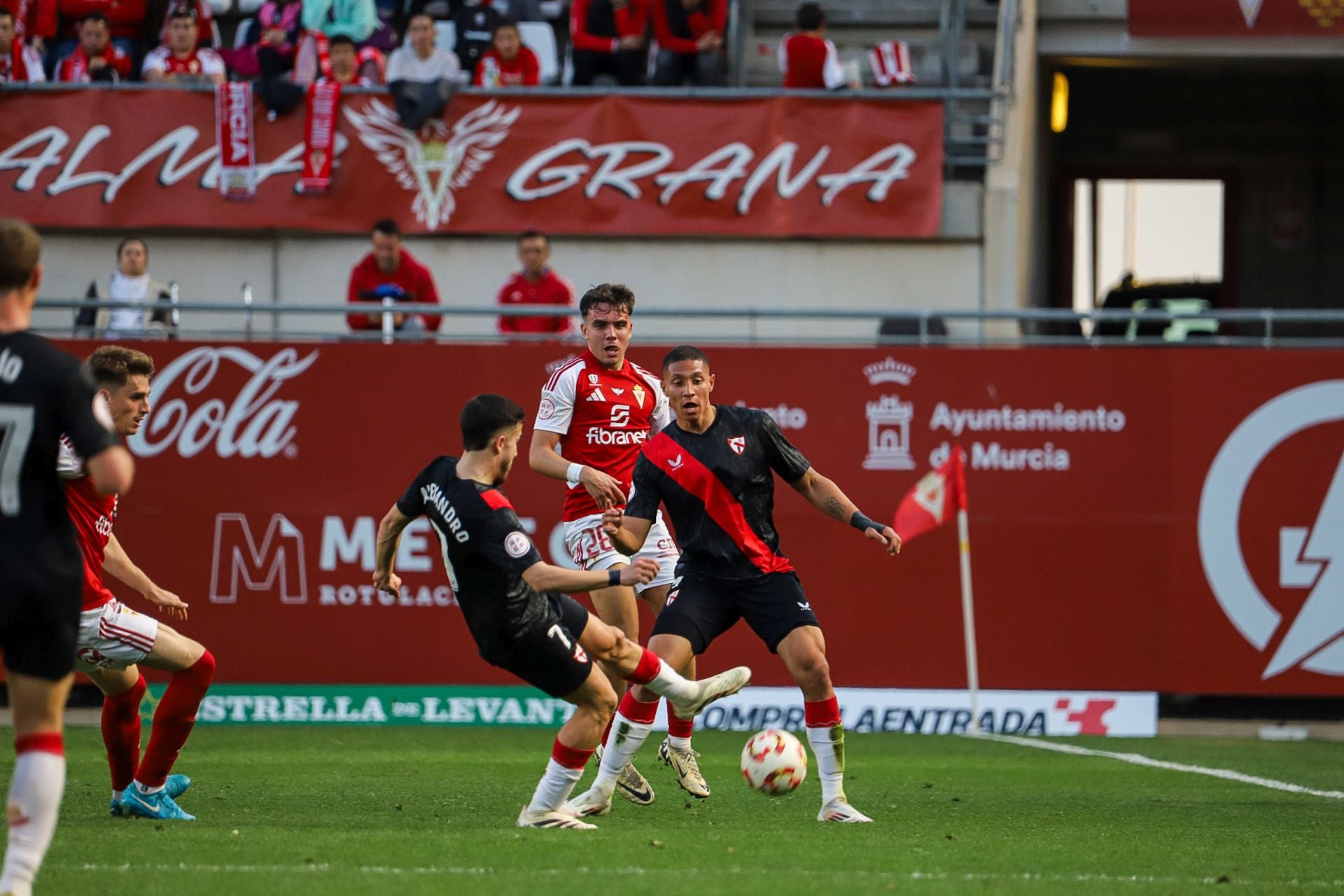 La derrota del Real Murcia frente al Sevilla Atlético, en imágenes