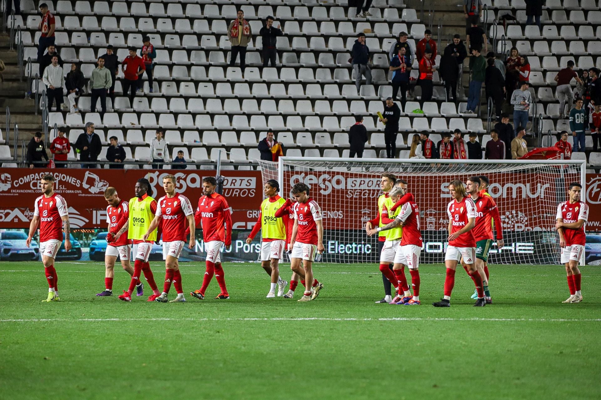 La derrota del Real Murcia frente al Sevilla Atlético, en imágenes