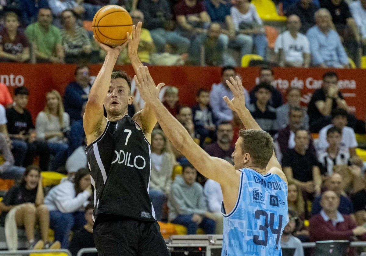 Dylan Van Eyck, en el partido de esta temporada contra el Palencia.