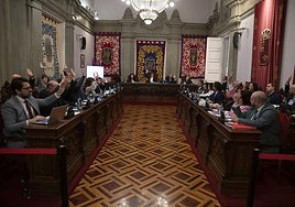Imagen de archivo de una votación el 30 de enero en el Ayuntamiento de Cartagena.