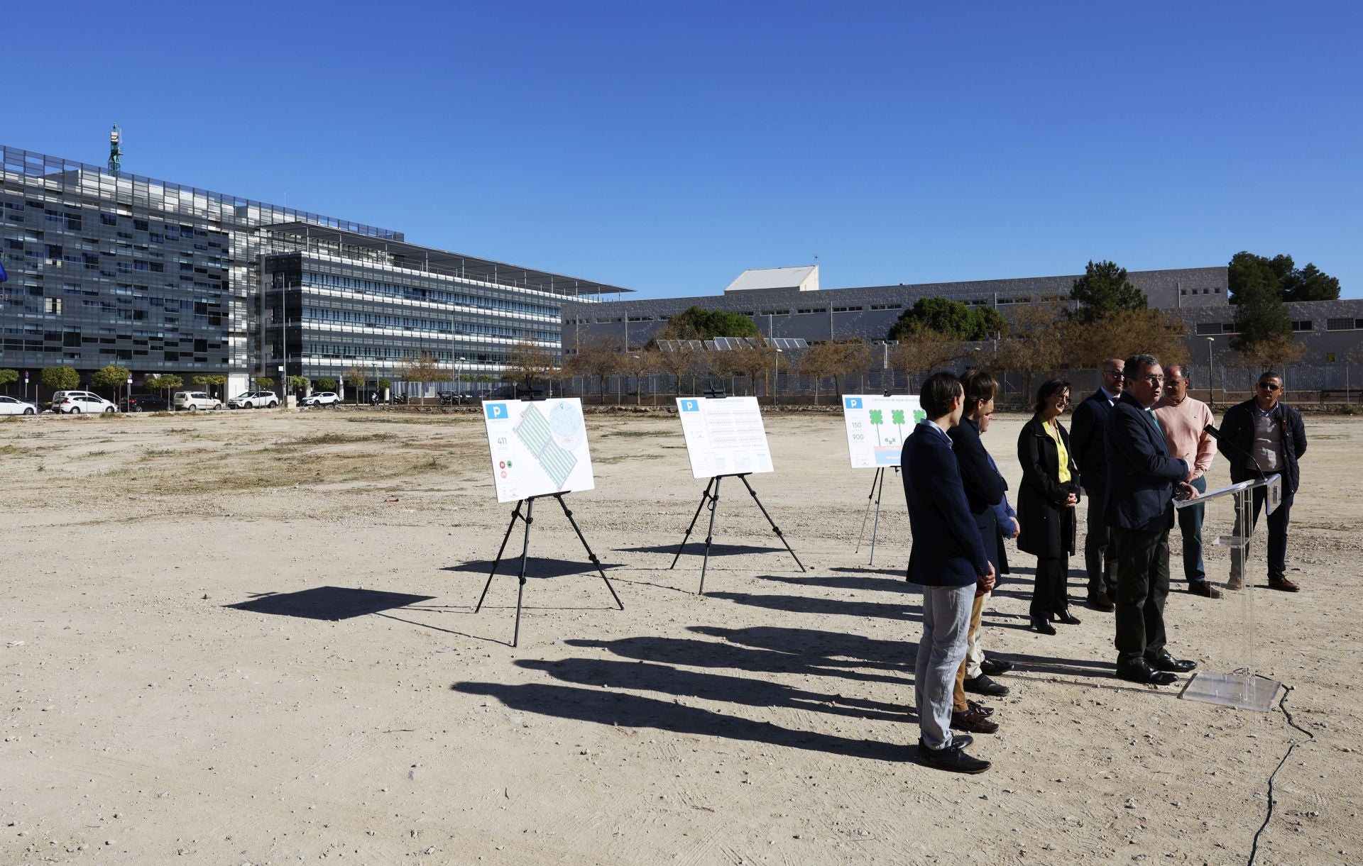 La presentación del nuevo aparcamiento disuasorio de Juan Carlos I de Murcia, en imágenes