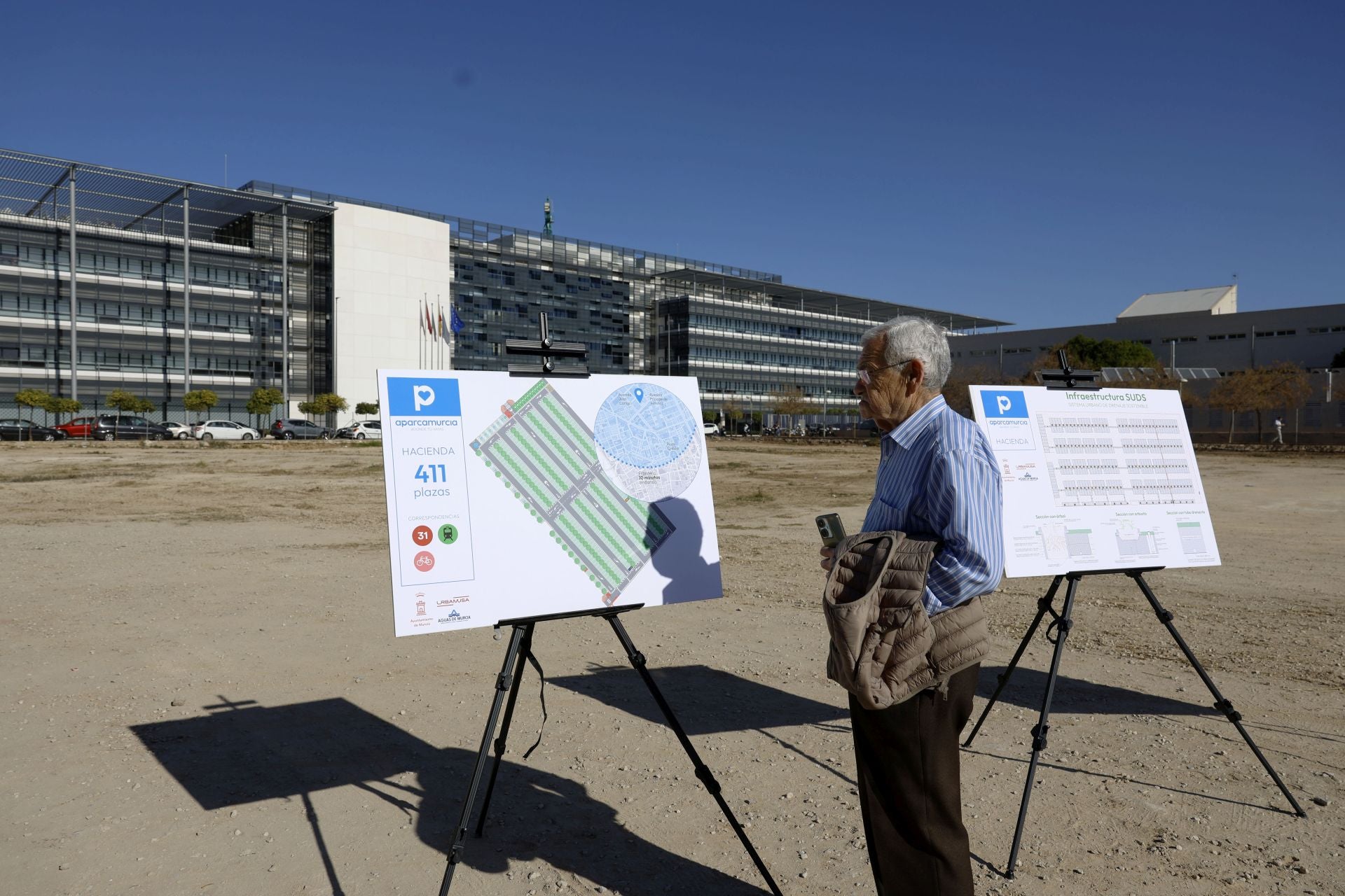 La presentación del nuevo aparcamiento disuasorio de Juan Carlos I de Murcia, en imágenes