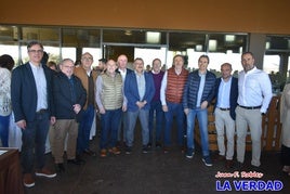 Componentes de la Sociedad Gastronómica de Caravaca de la Cruz posan junto a Silvano García (primero izda).