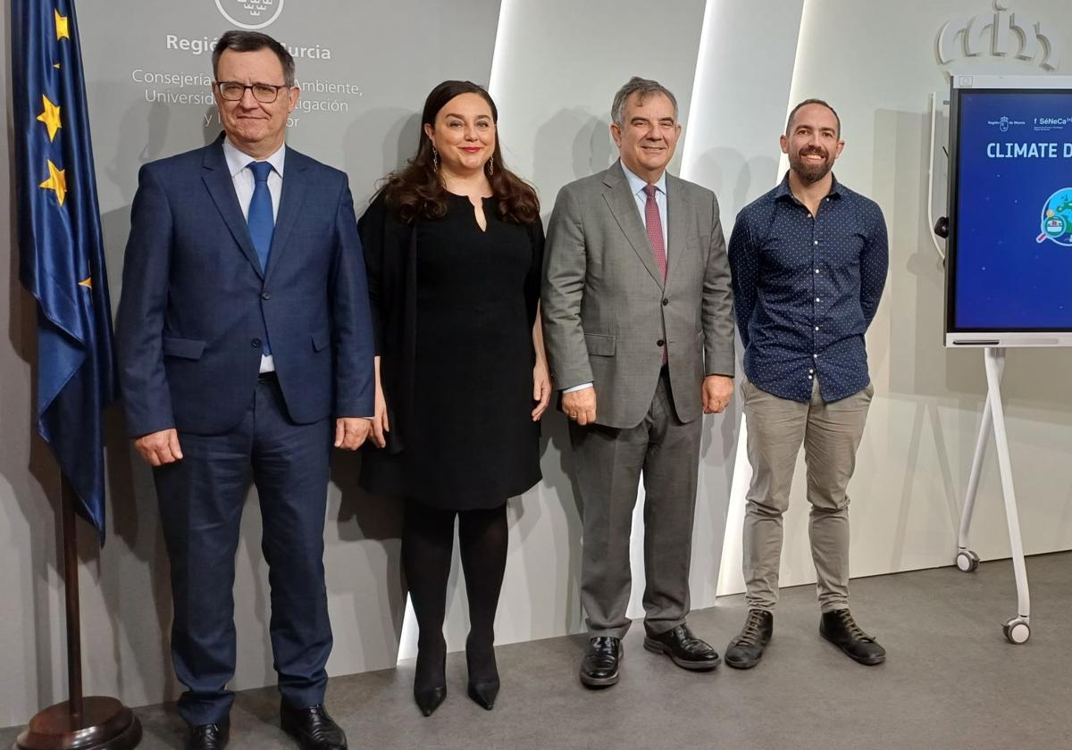 El consejero de Medio Ambiente, Universidades, Investigación y Mar Menor, Juan María Vázquez, en la presentación de la I cumbre nacional del desafío 'Detectives Climáticos',